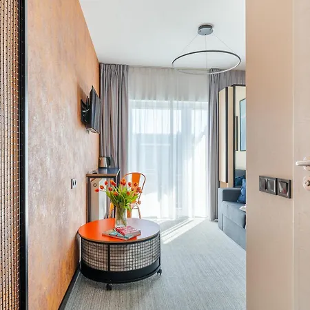 Ind.u Ξενοδοχείο με διαμερίσματα 3*